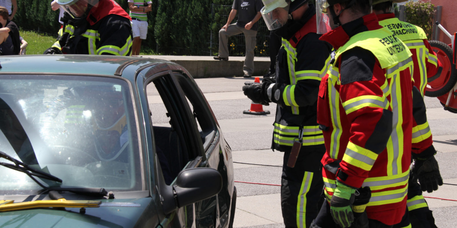 Neue Einsatzkleidung für die Feuerwehr Unterhaching - Feuerwehr Unterhaching