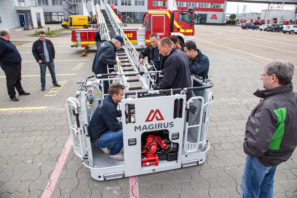 Abholung der neuen Drehleiter im Magirus-Werk Ulm.