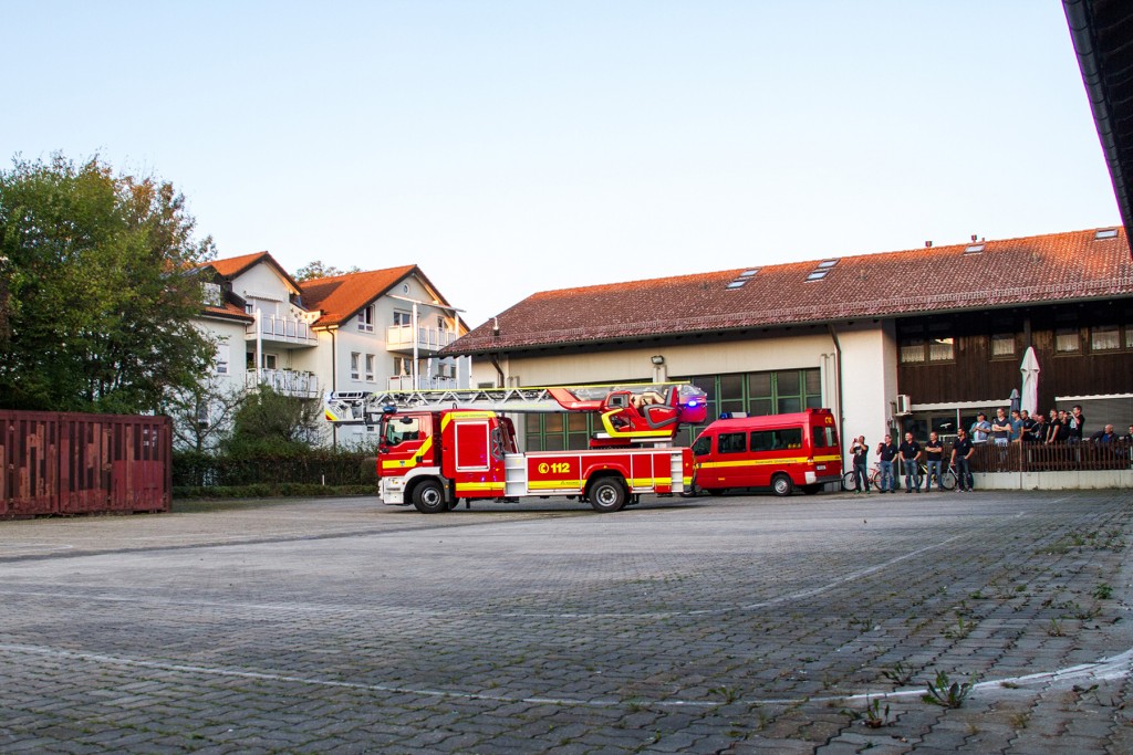 Ankunft der neuen Drehleiter am Gerätehaus.