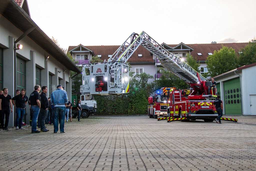 Ankunft der neuen Drehleiter am Gerätehaus.