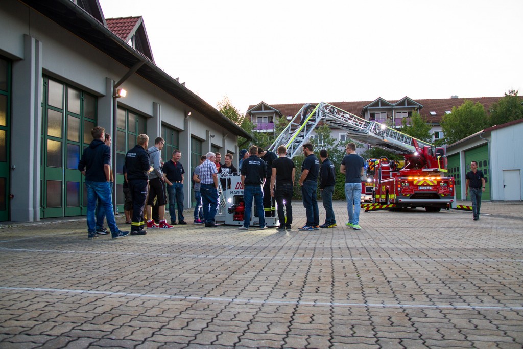 Ankunft der neuen Drehleiter am Gerätehaus.